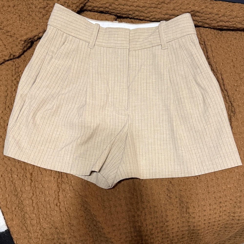 Aritzia - The Effortless Shorts